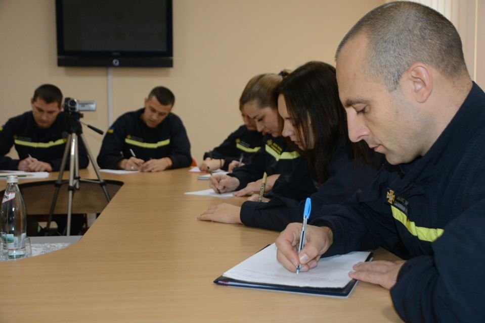Буковинські працівники ДСНС долучились до написання Всеукраїнського радіодиктанту