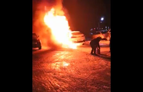 Підпал автівки в Чернівцях: зловмисникам загрожує до 10 років позбавлення волі