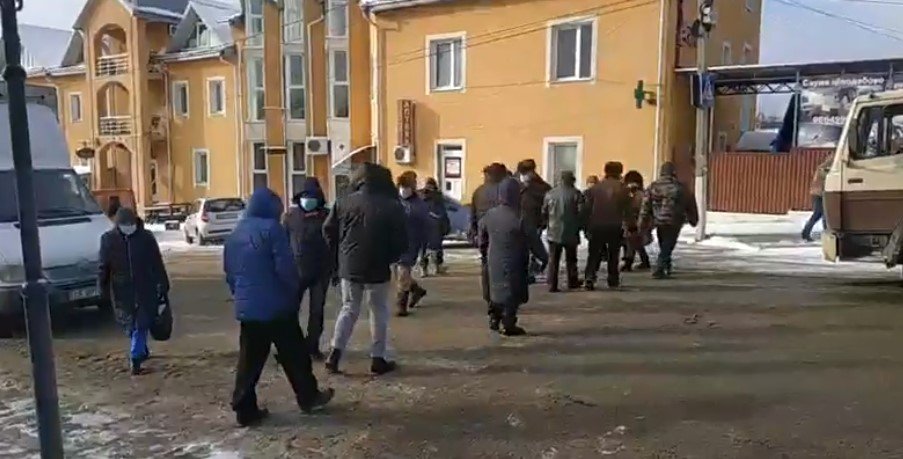 Тарифні протести: люди перекрили рух в Кіцмані, Неполоківцях, Оршівцях, Дубівцях та Берегометі